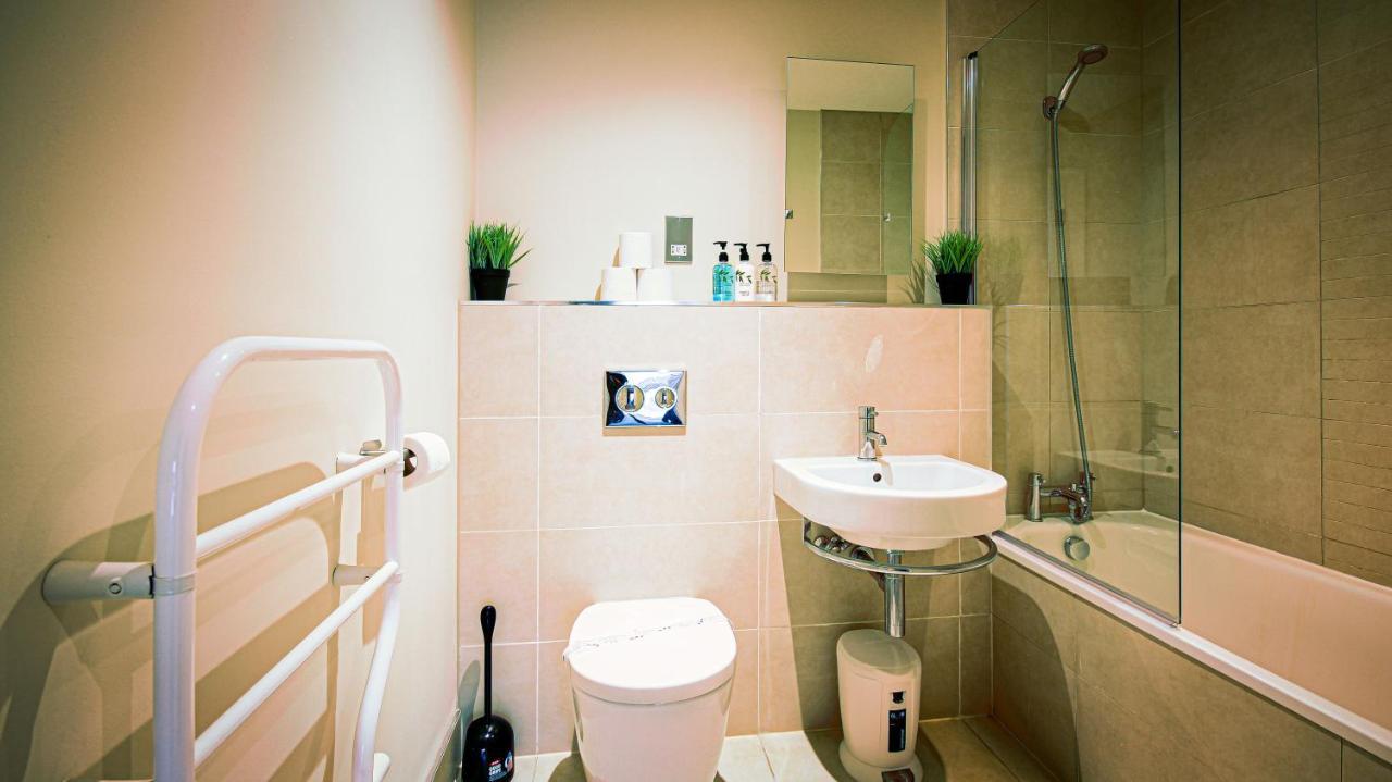 Superb City Center 1 Or 2 Bedroom Apts King Bed سوثامبتون المظهر الخارجي الصورة