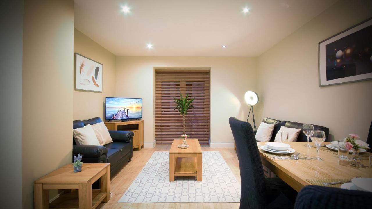 Superb City Center 1 Or 2 Bedroom Apts King Bed سوثامبتون المظهر الخارجي الصورة