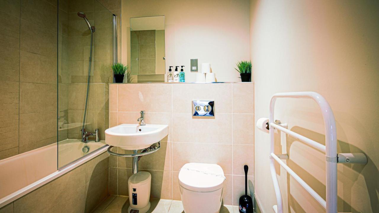 Superb City Center 1 Or 2 Bedroom Apts King Bed سوثامبتون المظهر الخارجي الصورة